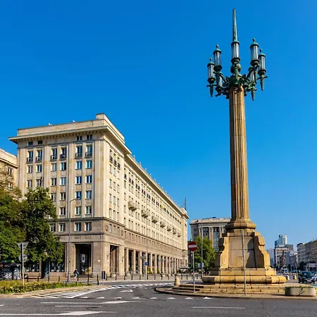 Urban Chin - Cozy - Location - Plac Konstytucji *